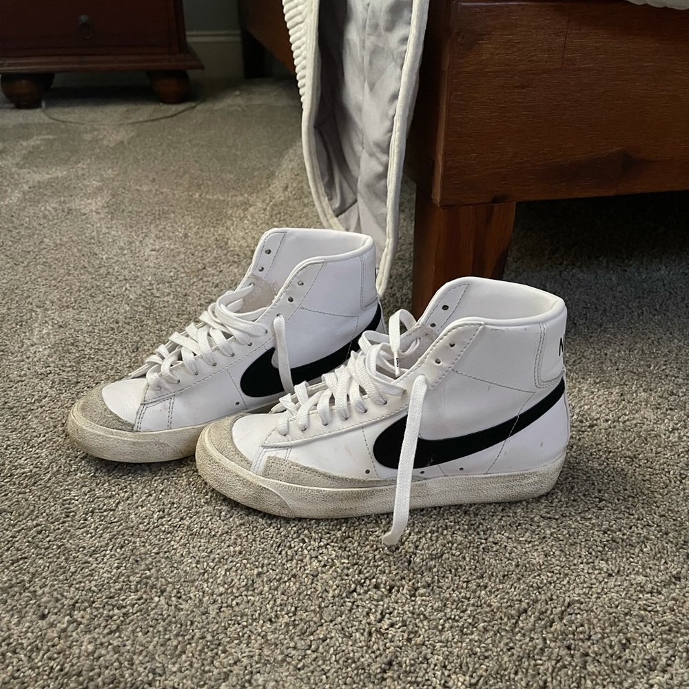 NIKE BLAZERS